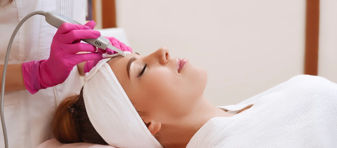 Güzellik Salonunda Yapılan Cilt Bakımının Evde Yapılan Cilt Bakımlarına Göre Farkı